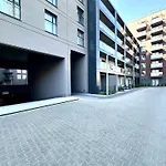 Apartment Madalinskiego 25 - Balcony & Lift - 700m Main Station Breslau