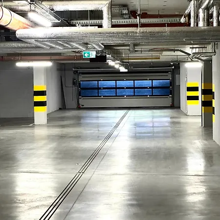 Apartment Madalinskiego 25 - Balcony & Lift - 700m Main Station Breslau