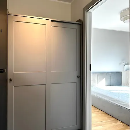 Madalinskiego 25 - Balcony & Lift - 700m Main Station Apartment Breslau