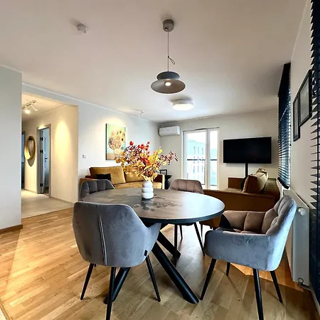 公寓 Madalinskiego 25 - Balcony & Lift - 700m Main Station *