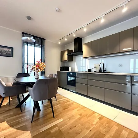 公寓 Madalinskiego 25 - Balcony & Lift - 700m Main Station