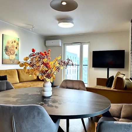 Madalinskiego 25 - Balcony & Lift - 700m Main Station