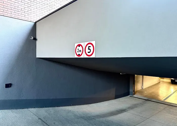 Madalinskiego 25 - Balcony & Lift - 700m Main Station *