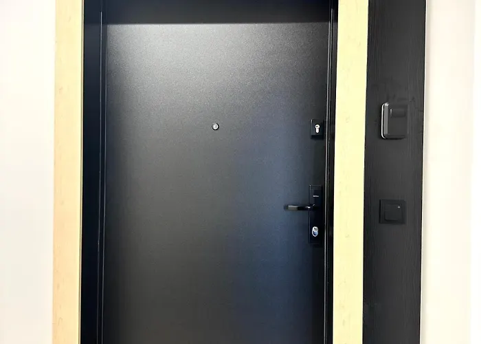 Madalinskiego 25 - Balcony & Lift - 700m Main Station *