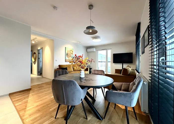 公寓 Madalinskiego 25 - Balcony & Lift - 700m Main Station *