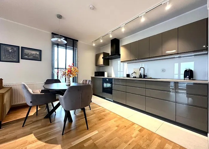 公寓 Madalinskiego 25 - Balcony & Lift - 700m Main Station