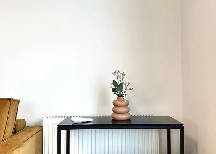 Madalinskiego 25 - Balcony & Lift - 700m Main Station *