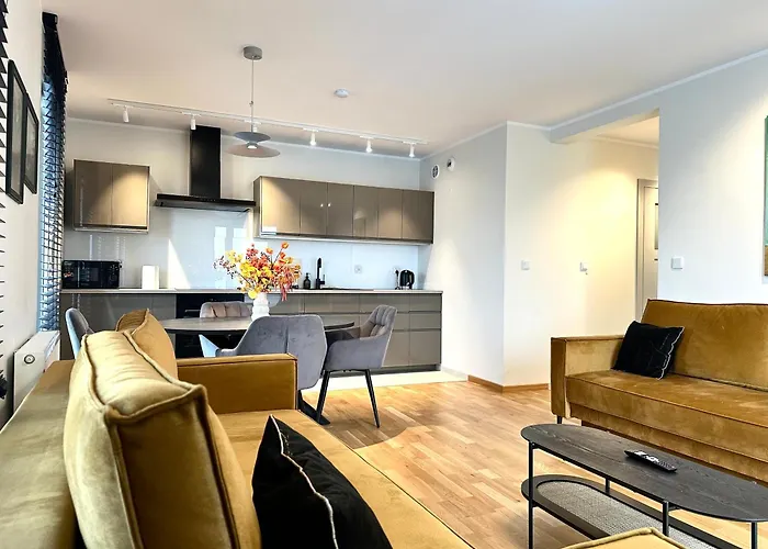 Madalinskiego 25 - Balcony & Lift - 700m Main Station *