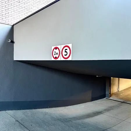 Madalinskiego 25 - Balcony & Lift - 700m Main Station *