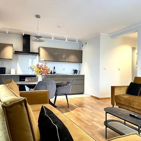 Madalinskiego 25 - Balcony & Lift - 700m Main Station *