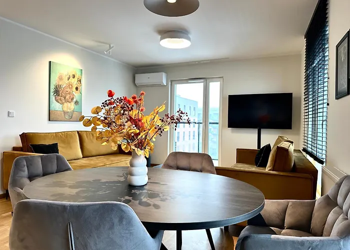 Madalinskiego 25 - Balcony & Lift - 700m Main Station