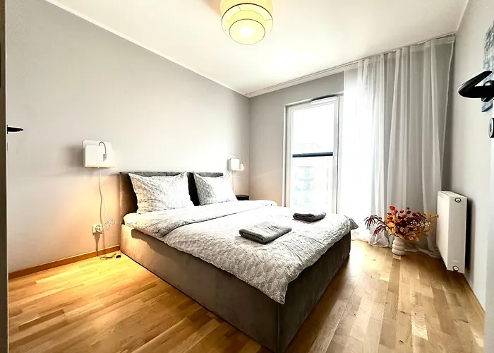 דירה Madalinskiego 25 - Balcony & Lift - 700m Main Station *